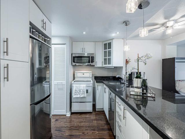 204 - 88 Charles St E