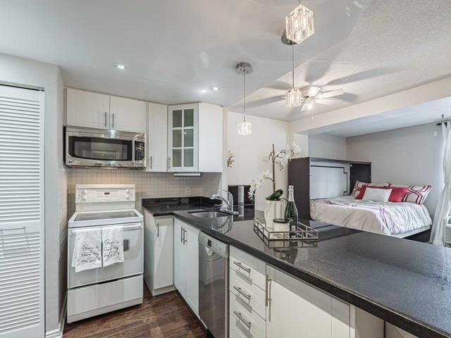 204 - 88 Charles St E