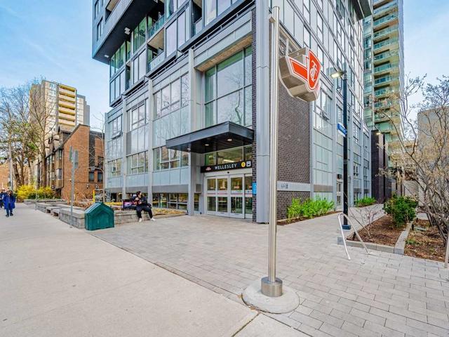 306 - 17 Dundonald St