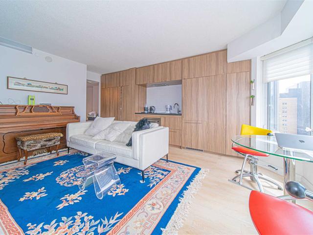 1517 - 155 Yorkville Ave