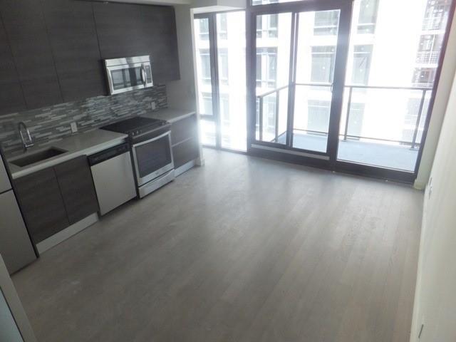 911 - 111 Bathurst St