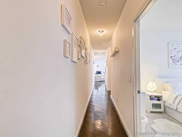 1912 - 218 Queens Quay W