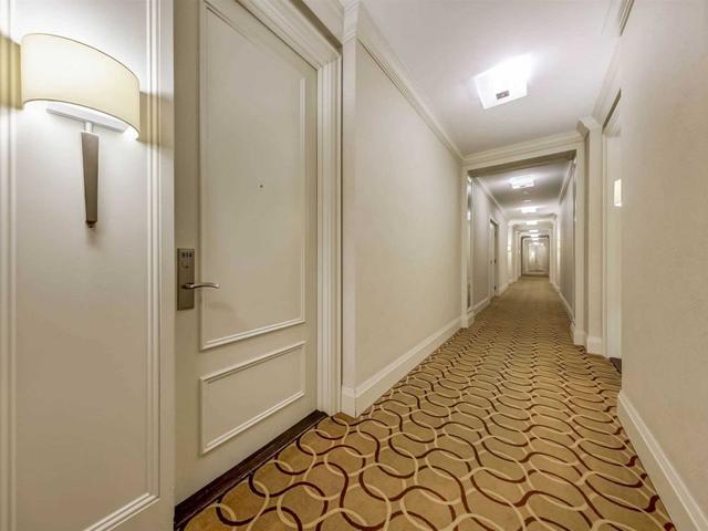 914 - 10 Bloorview Pl