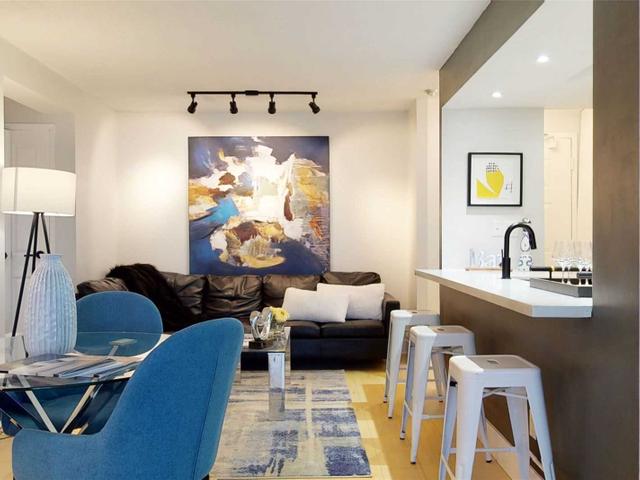 515 - 222 The Esplanade Ave