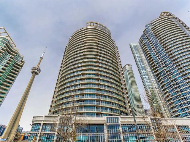 1011 - 218 Queens Quay W