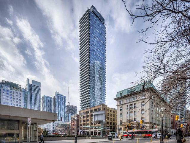 3004 - 224 King St W