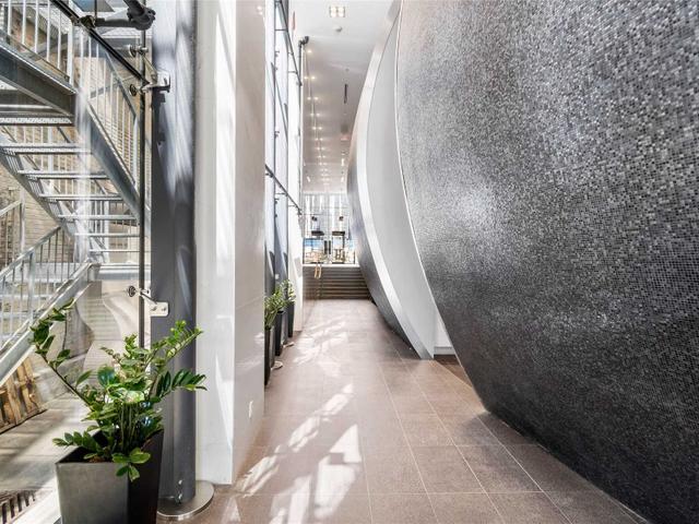 3004 - 224 King St W