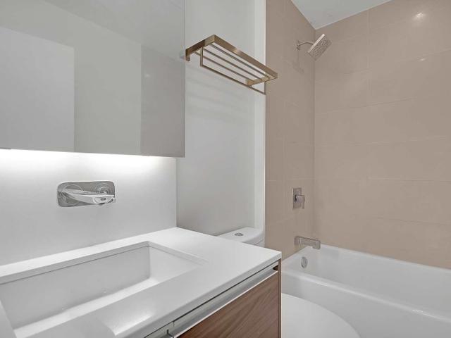 609 - 8 Gladstone Ave