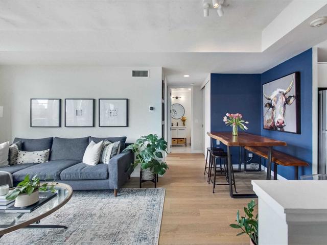 1226 - 333 Adelaide St E