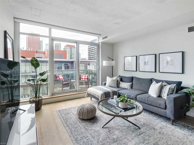 1226 - 333 Adelaide St E