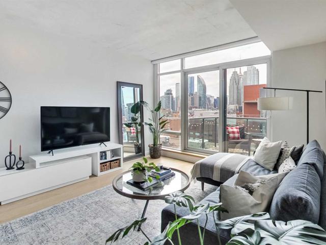 1226 - 333 Adelaide St E