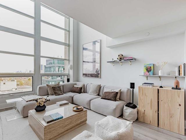 931 - 111 St Clair Ave W