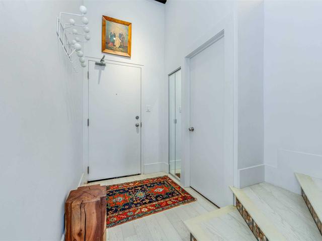 208 - 676 Richmond St W