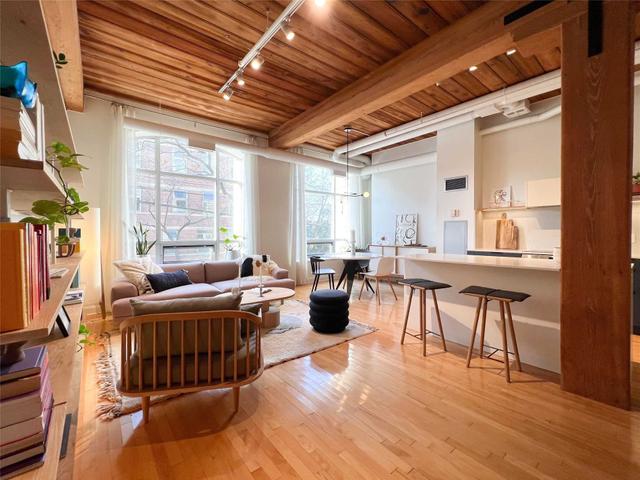 114 - 993 Queen St W