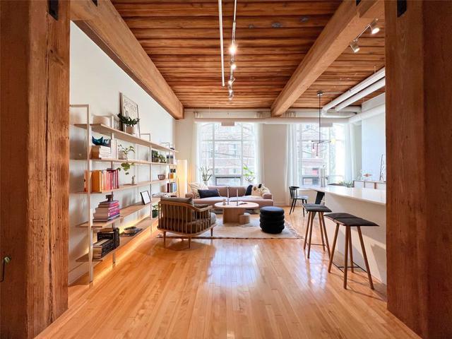 114 - 993 Queen St W