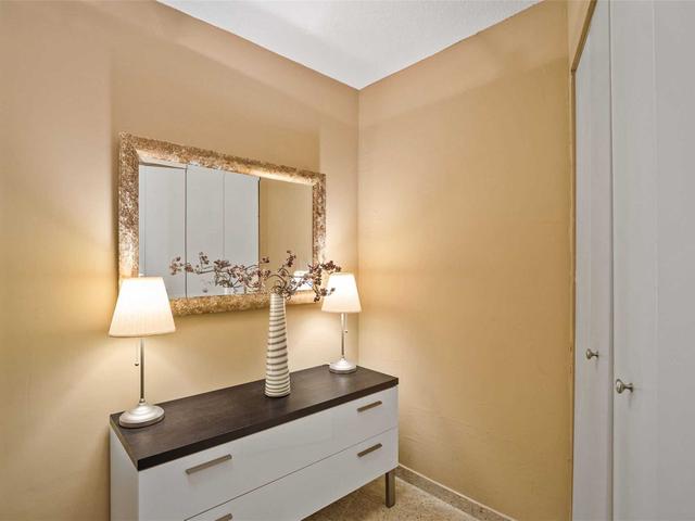 1706 - 65 Harbour Sq