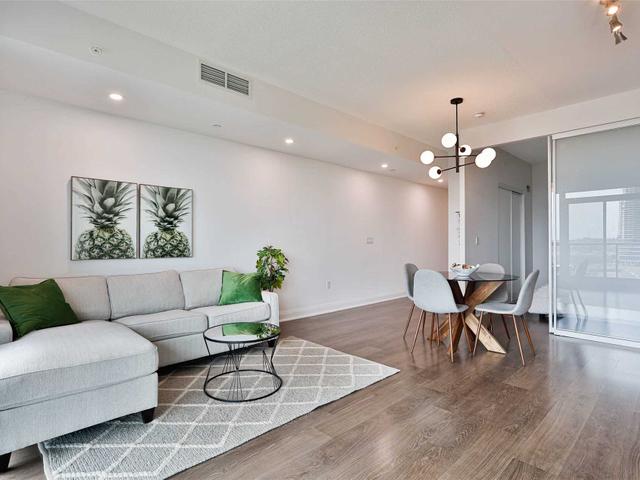 1501 - 160 Vanderhoof Ave