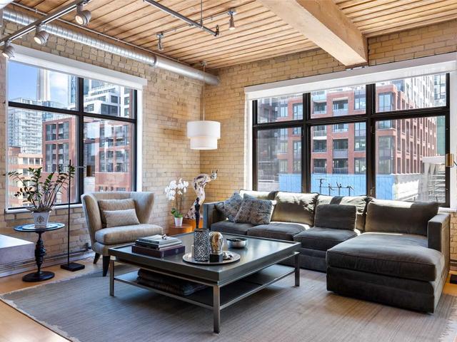 501 - 436 Wellington St W