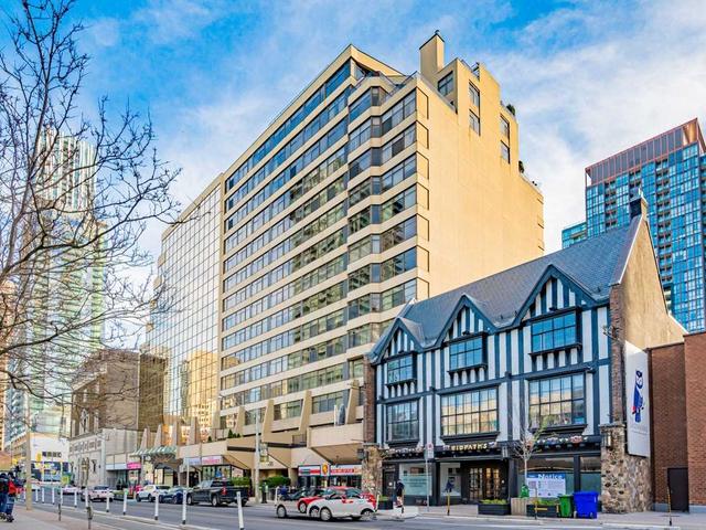 PH1 - 900 Yonge St