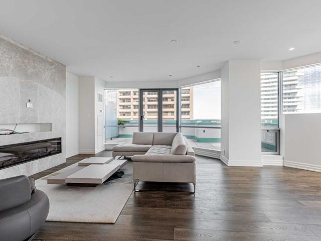 2303 - 10 Queens Quay W