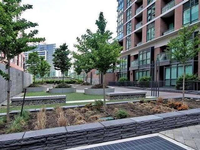 602 - 1171 Queen St W