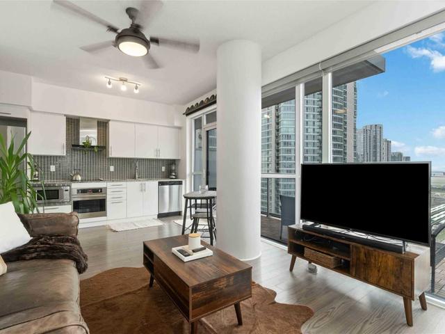 1607 - 352 Front Street West St