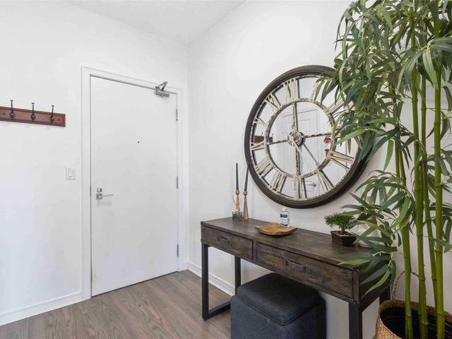 1607 - 352 Front Street West St