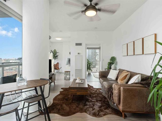 1607 - 352 Front Street West St