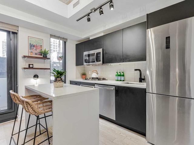 406 - 11 Charlotte St