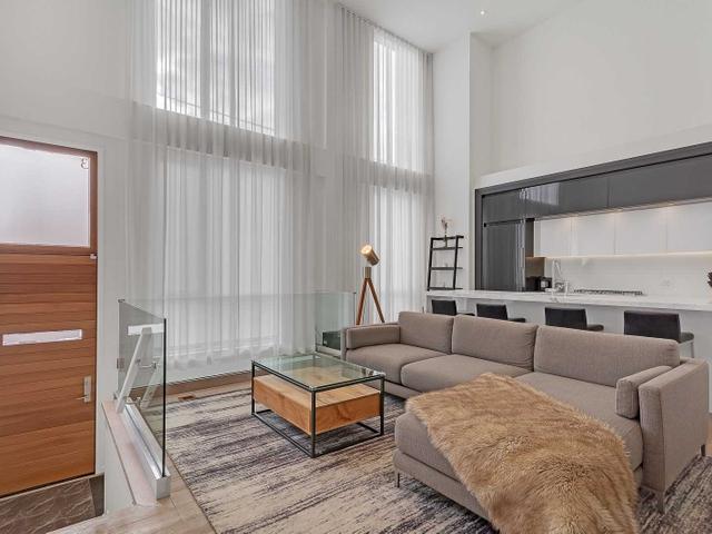 TH-3 - 850 Richmond St W