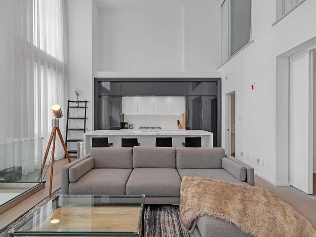 TH-3 - 850 Richmond St W