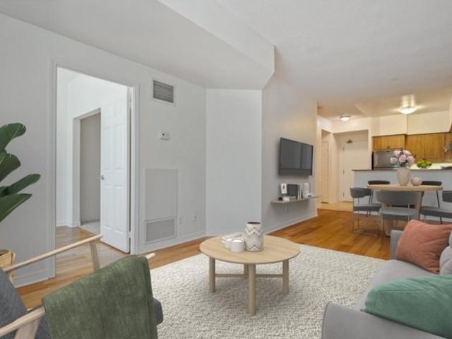 208 - 455 Rosewell Ave