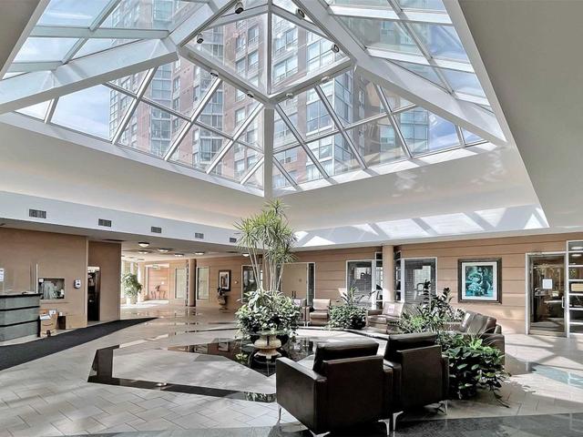 2004 - 7 Concorde Pl