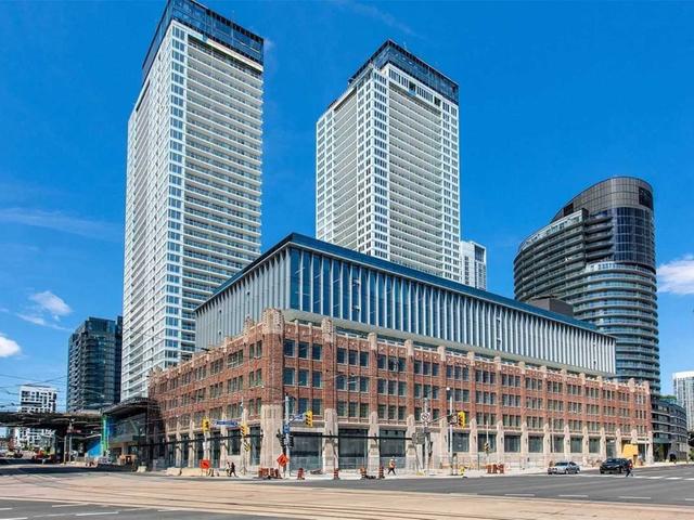 1102 - 17 Bathurst St