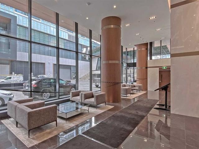 1102 - 17 Bathurst St