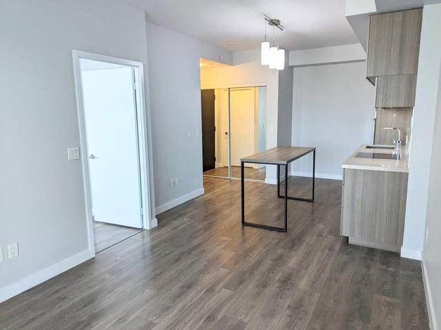 2207 - 8 Eglinton Ave E