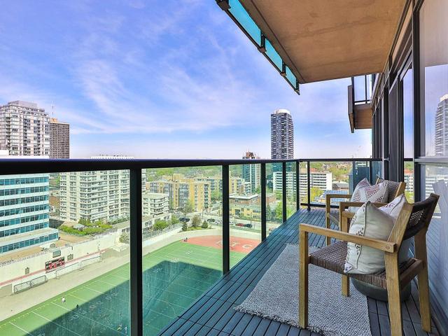 1318 - 70 Roehampton Ave