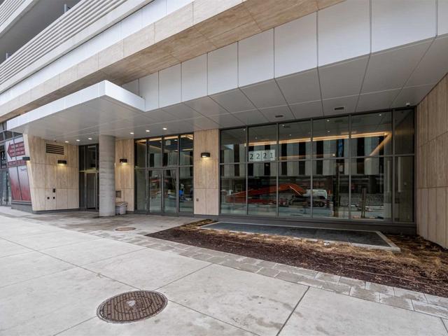 2105 - 2221 Yonge St