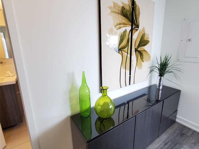 2709W - 225 Sumach St