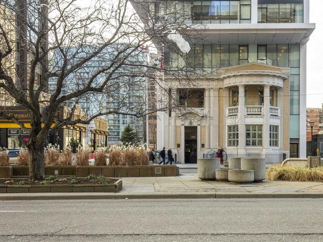 1901 - 426 University Ave