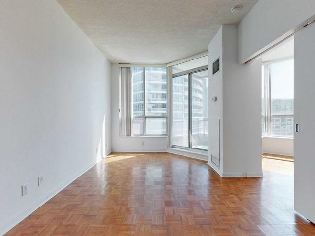 1005 - 228 Queens Quay W