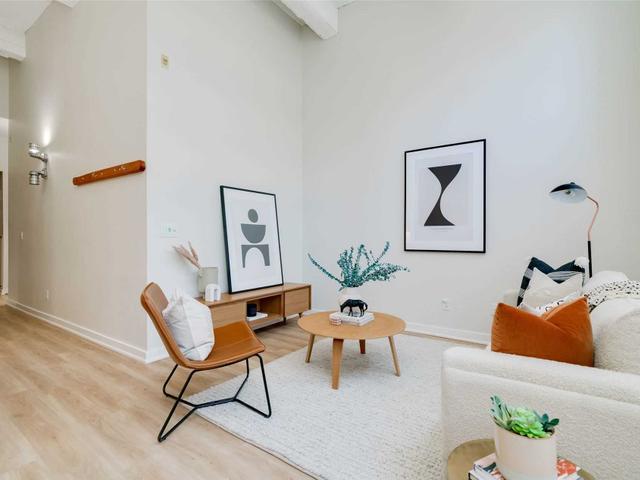 306 - 135 Dalhousie St