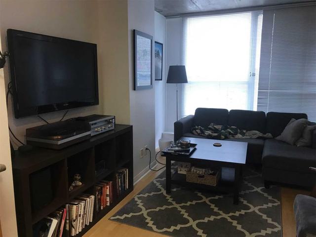 1008 - 1029 King St W