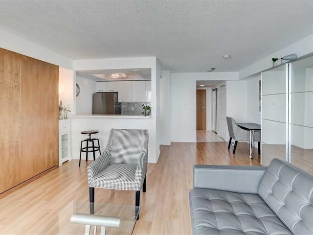 1803 - 99 Harbour Sq