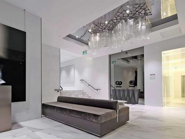 903 - 6 Parkwood Ave