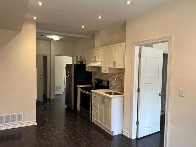 2 - 180 Carlton St