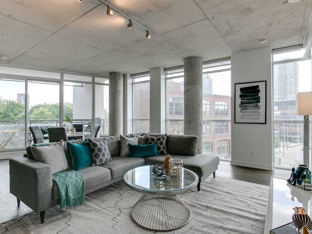 407 - 318 King St E