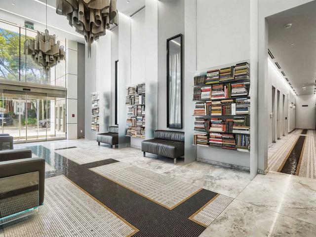 1715 - 8 Hillsdale Ave E