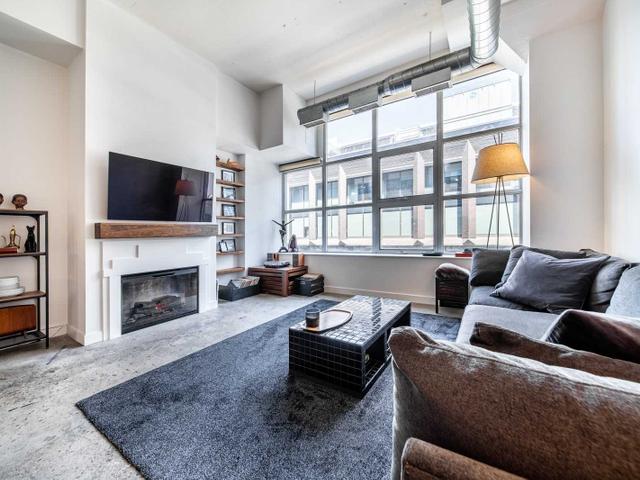 830 - 155 Dalhousie St