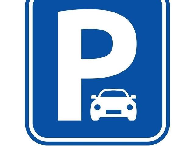 Parking - 608 Richmond St W